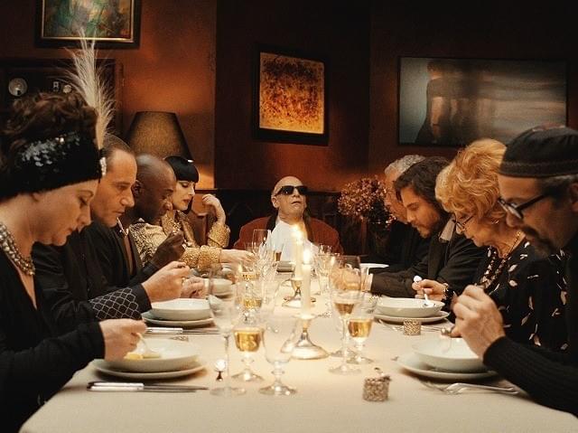 D・ブリュール、空気の読めない“招かれざる客”に「僕とカミンスキーの旅」本編映像公開