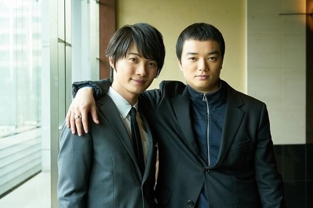 肩を組む神木隆之介&染谷将太