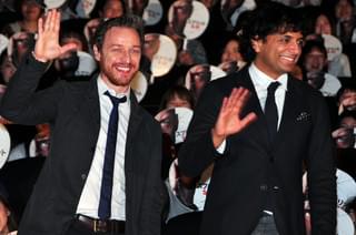 ジェームズ・マカボイ、38歳の誕生日を歌舞伎町のロボットレストランで過ごす