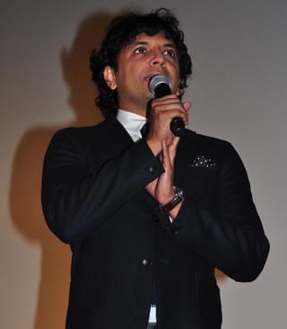 ジェームズ・マカボイ、38歳の誕生日を歌舞伎町のロボットレストランで過ごす