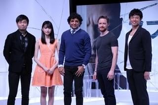 来日中のジェームズ・マカボイ、庄司智春にネタ振り＆肉体美に「オーマイゴッド」