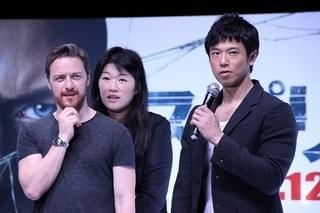 来日中のジェームズ・マカボイ、庄司智春にネタ振り＆肉体美に「オーマイゴッド」