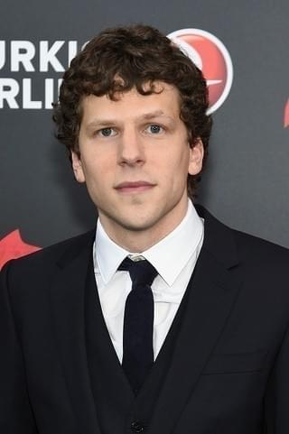 ジェシー・アイゼンバーグ、テレビコメディシリーズで監督＆脚本＆出演