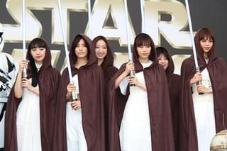 山本舞香＆池田美優、スター・ウォーズ特別ドレスでポーズ！Flower登場に爆発的歓声も