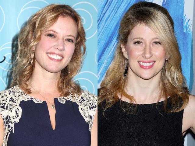 アナ役パティ・ミューリン(左)とエルサ役ケイシー・レビ