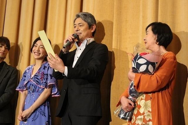 升毅、長編初主演作のパートナー・高橋洋子への愛あふれる短歌を披露！