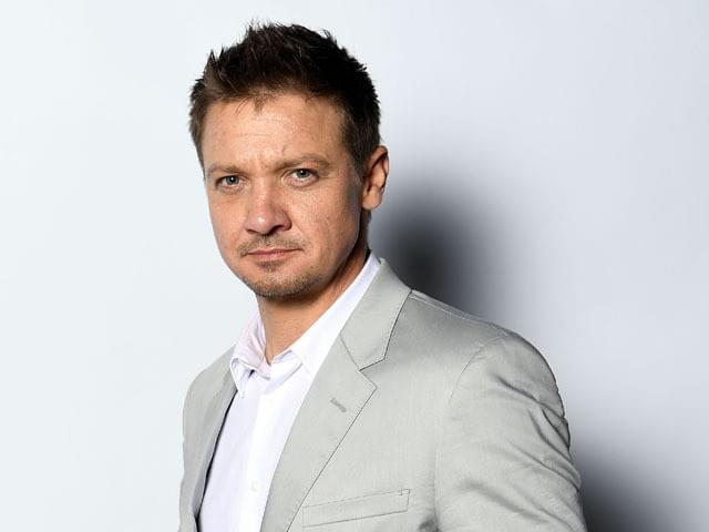 ジェレミー・レナーが伝説のガンマン、ドク・ホリデイに