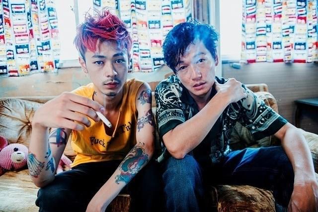 全身タトゥー&モヒカン頭が強烈な成田凌