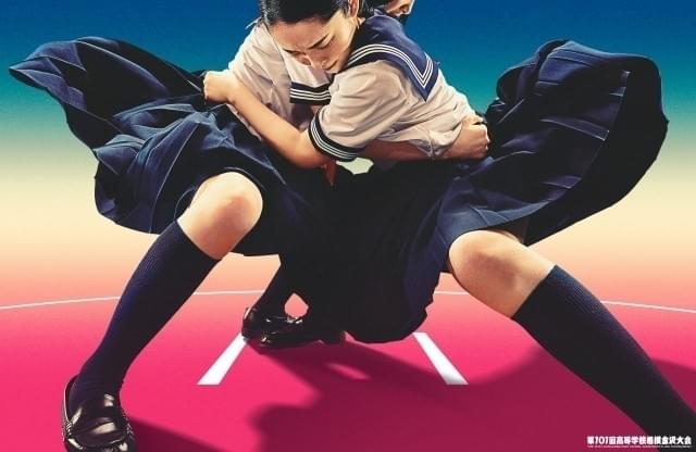 注目の美女・神部美咲(右)が “相撲ガールズ”結成!