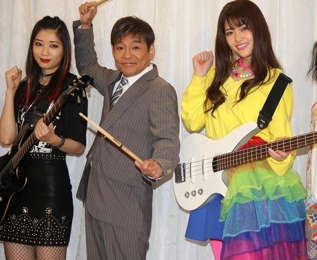 相楽樹＆松村沙友理、ド派手“バンド女子”衣装を生披露！