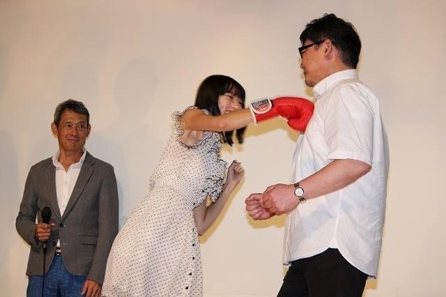 武田玲奈、主演作サポーターへ“恩返し”の強烈パンチをお見舞い！