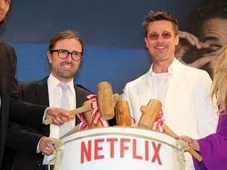 ブラッド・ピット、40分間のファンサービス！日本の熱烈歓迎に「いつも感謝」