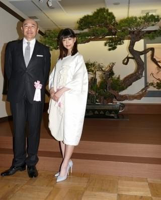 「花戦さ」高橋克実＆森川葵、松を大胆に使用した巨大いけばなに感嘆！