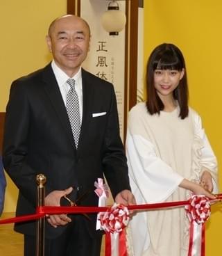 「花戦さ」高橋克実＆森川葵、松を大胆に使用した巨大いけばなに感嘆！