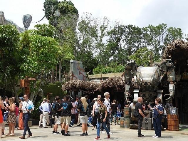 あのメカ兵器も間近で見られる