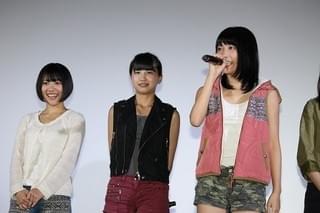 奥村野乃花ら“虹コン”ガンアクション上達の秘密は「銃と一緒に寝る」