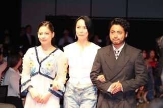 岩田剛典＆山田孝之ら「シネマファイターズ」の舵をとったHIROをサプライズで祝福！