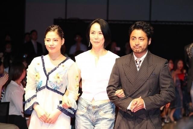 岩田剛典＆山田孝之ら「シネマファイターズ」の舵をとったHIROをサプライズで祝福！