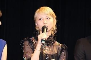 岩田剛典＆山田孝之ら「シネマファイターズ」の舵をとったHIROをサプライズで祝福！