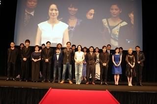 岩田剛典＆山田孝之ら「シネマファイターズ」の舵をとったHIROをサプライズで祝福！