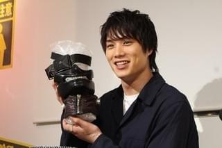 鈴木伸之「東京喰種」コラボカフェで舌鼓 異色料理に「カネキの目を食べるとは」