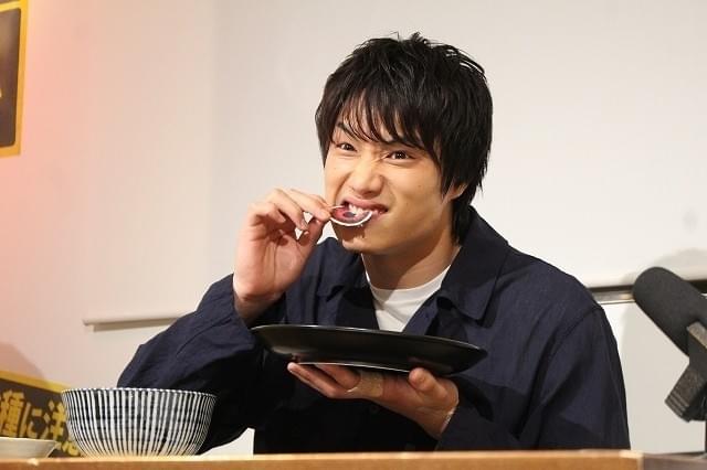 東京・池袋パルコで期間限定オープンの「東京喰種CAFE」を訪れた鈴木伸之