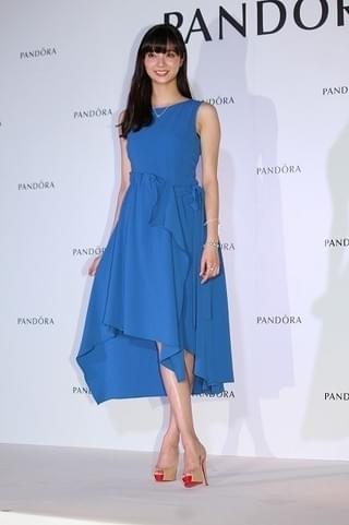 新川優愛、仕事に追われて女子力喪失!?休日は“地味路線”まっしぐら