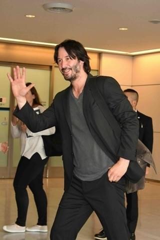 キアヌ・リーブス、「ジョン・ウィック」監督と共に来日！ファン250人が熱烈歓迎