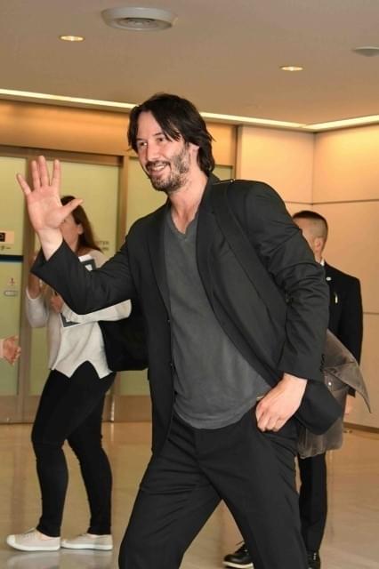 キアヌ・リーブス、「ジョン・ウィック」監督と共に来日！ファン250人が熱烈歓迎