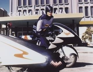 バットマン俳優アダム・ウェストさん死去 ベン・アフレック、バル・キルマーらが追悼