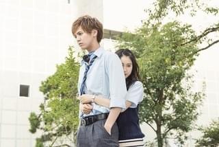 片寄涼太が土屋太鳳を半裸で抱きしめる！「兄こま」“愛されすぎ写真”独占入手