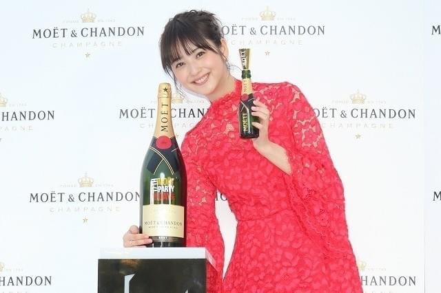 佐々木希、イベント試食コーナーでまさかの本気食い!?