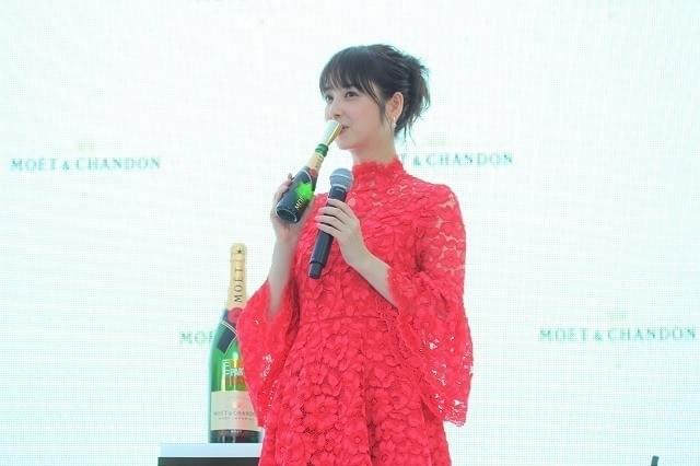 佐々木希、イベント試食コーナーでまさかの本気食い!?