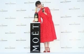 佐々木希、イベント試食コーナーでまさかの本気食い!?
