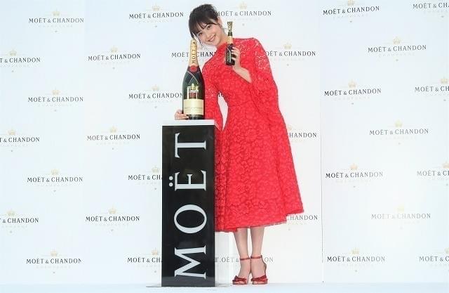 佐々木希、イベント試食コーナーでまさかの本気食い!?