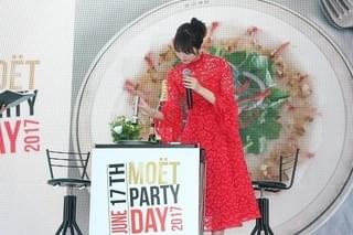 佐々木希、イベント試食コーナーでまさかの本気食い!?