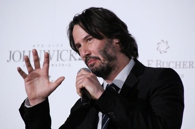 キアヌ・リーブス、来日時の新定番はラーメン→純喫茶!? 日本産スイカもペロリ