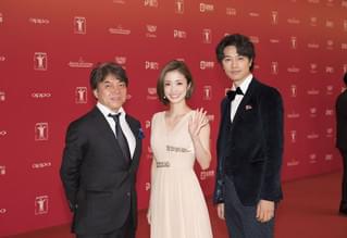 上戸彩「昼顔」に上海ファン熱狂！斎藤工は空港で警備員に怒られる