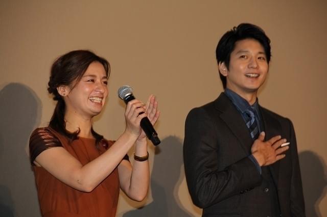 尾野真千子、客席の喝さいに号泣！向井理のサプライズ演出にも涙に暮れる