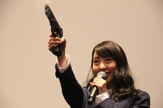 「ジョン・ウィック」、総数500発以上“発砲上映”開催！元NMB48藤江れいな「快感ですね」