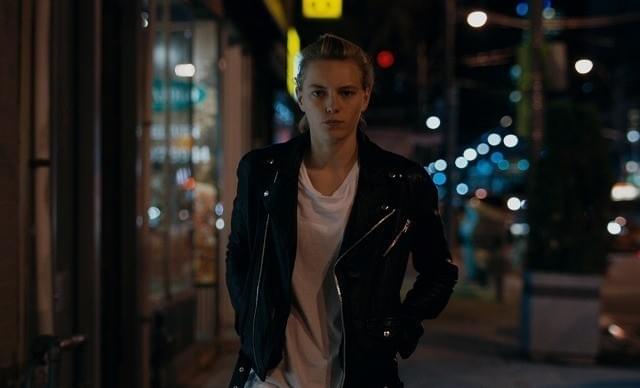 「アンダー・ハー・マウス」場面カット