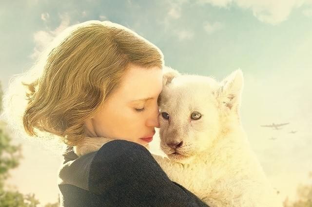 ユダヤ人の命を救った夫婦を演じる