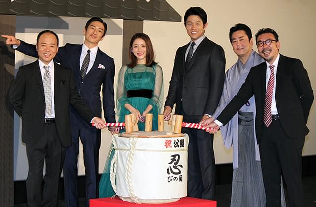 「嵐」のメンバーは変態仮面がお好き