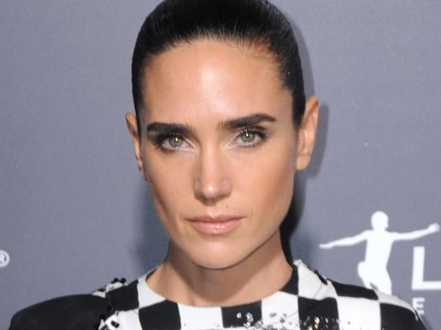 “格差”列車の一等車の乗客に