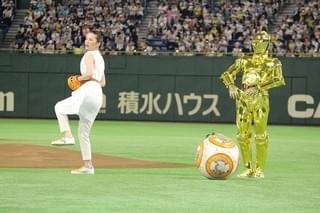 「スター・ウォーズ」声優・永宝千晶“フォース”の力でノーバウンド投球！