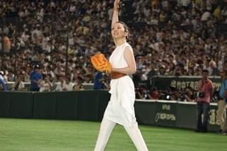 「スター・ウォーズ」声優・永宝千晶“フォース”の力でノーバウンド投球！