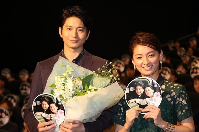 尾野真千子、夫役・向井理へ逆サプライズ！公開初日の意趣返しに花束渡す