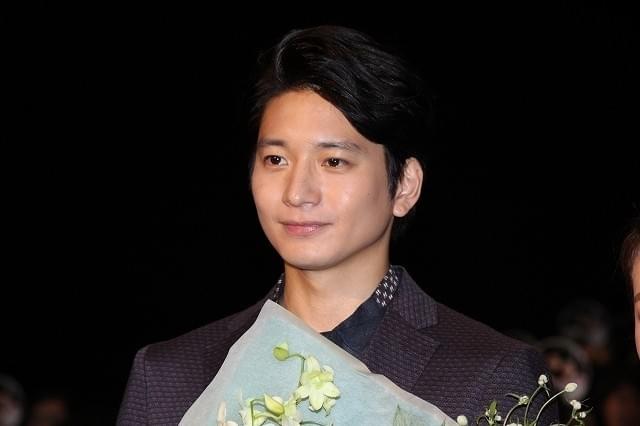 尾野真千子、夫役・向井理へ逆サプライズ！公開初日の意趣返しに花束渡す