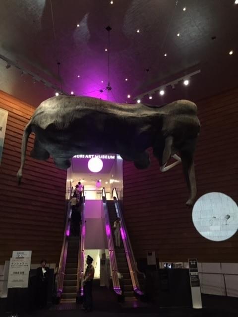 アピチャッポンの巨大ゾウが六本木に！ 史上最大規模、東南アジアの現代美術展開催