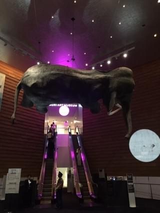 アピチャッポンの巨大ゾウが六本木に！ 史上最大規模、東南アジアの現代美術展開催